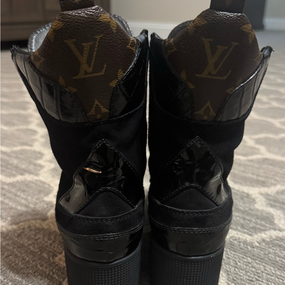 Authentic Louis Vuitton Black and Brown Lace Up Boots size 7 - Picture 3 of 6